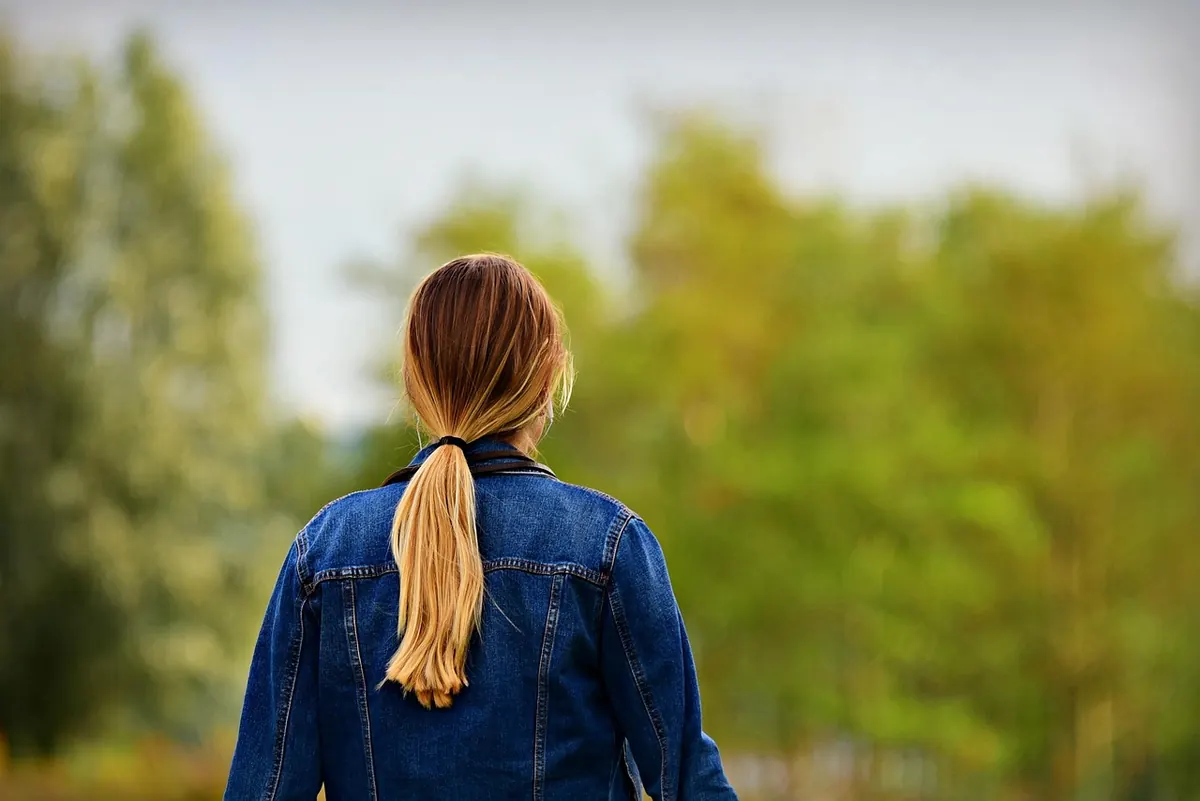 Denim Jacket vs. Utility Jacket: Which Light Layer Belongs in Your Wardrobe?