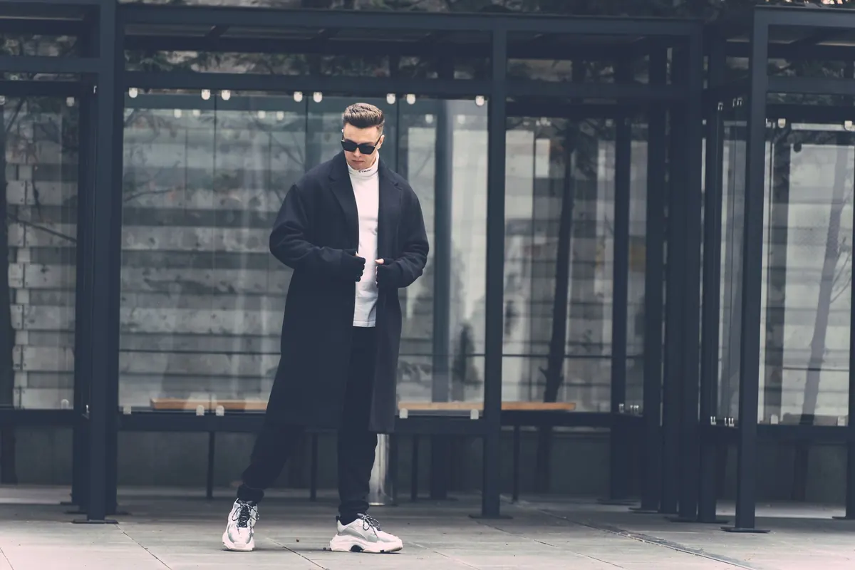 Layering Streetwear for Cold Weather Without Looking Bulky: A Step-by-Step Guide